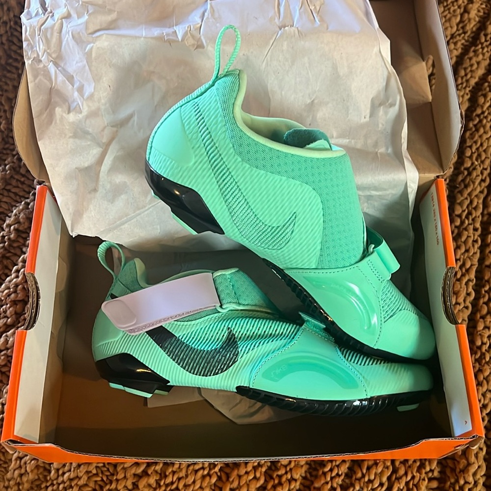 Nike cycling shoes never used in box